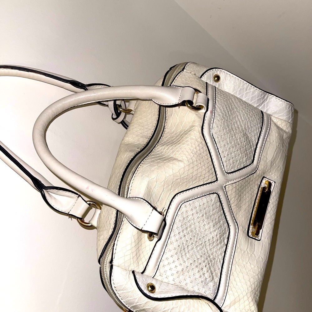 Versace 19V69 Luxurious White Satchel with Quilted Texture and Gold Accents - Picture 14 of 17